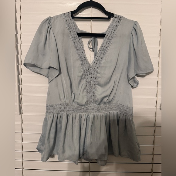 American Eagle Outfitters Light Blue V-Neck Blouse - Picture 3 of 5